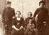 Семья Николаевых: мать Анастасия Кузьминична с сыновьями Ванюшей, Поликарпом(слева), Егором (справа) и невесткой Анастасией (1914 год)