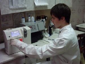 Саутенко Александр в лаборатории областной больницы