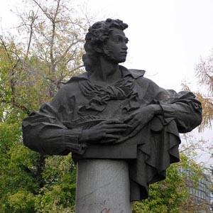 Памятник А.С.Пушкину (1983г.) в Городском парке имени А.С.Пушкина (г.Челябинск)