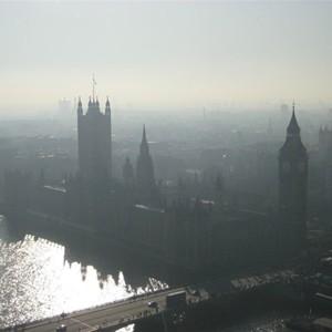 Знаменитые английские туманы над Лондоном.