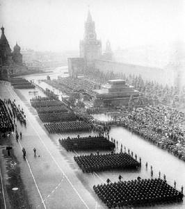 Парад 9 мая 1945 года