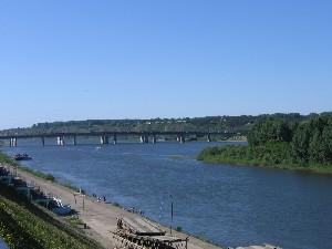 Томь — самая большая и полноводная река Кемеровской области. Большая часть промышленности (60%) и населения (65%) сосредоточены в бассейне реки Томь.