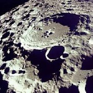 Лунный кратер Дедал