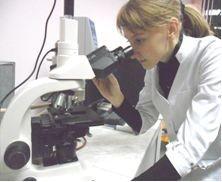 Семакова Даша в лаборатории химического анализа