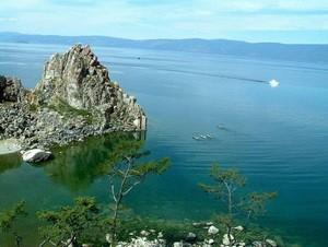 Уникальное создание природы – озеро Байкал. Вмещает пятую часть всей пресной воды планеты