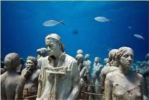 Подводный музей скульптур в Канкуне, Мексика. 