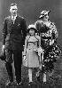 Королева Елизавета II и ее родители.1930