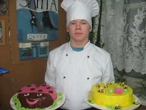 Паршаков Дмитрий с тортами украшенными королевской мастикой.