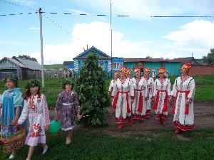 Обряд "Шествие медведей" в день Святой Троицы в селе Кильдюшево.
