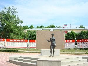Памятник Учителю. Ульяновск.